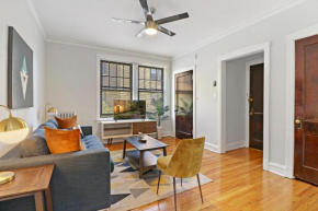 Cozy 1BR Chicago Home near Shops & Restaurants